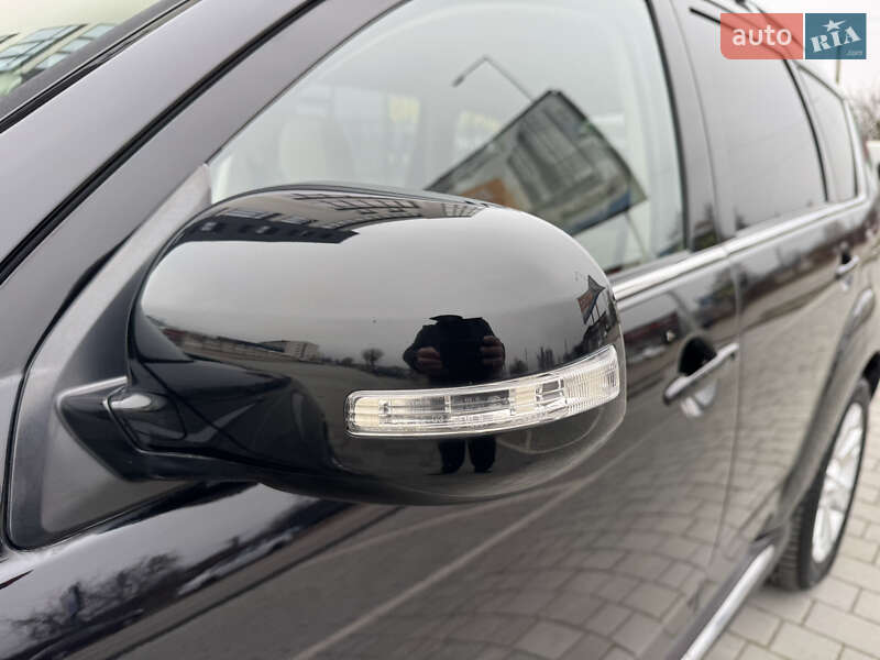 Позашляховик / Кросовер Mitsubishi Outlander XL 2011 в Івано-Франківську