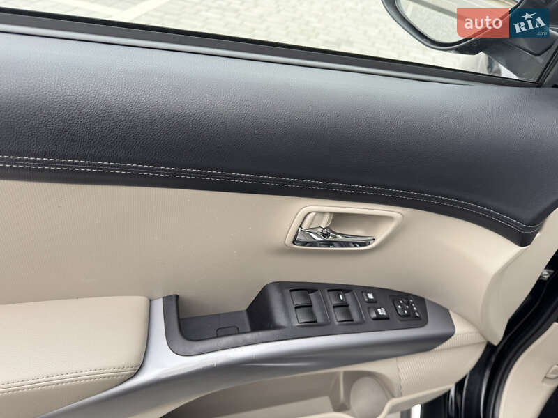 Позашляховик / Кросовер Mitsubishi Outlander XL 2011 в Івано-Франківську