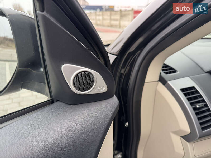 Позашляховик / Кросовер Mitsubishi Outlander XL 2011 в Івано-Франківську