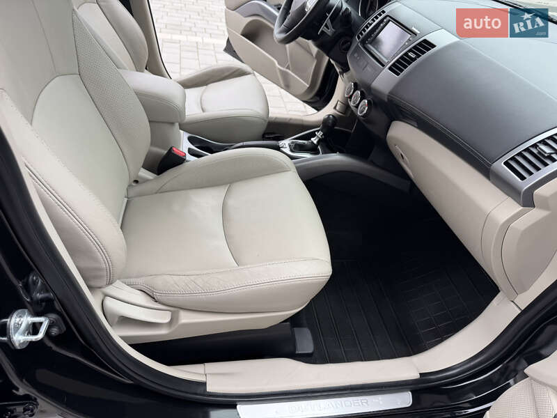 Позашляховик / Кросовер Mitsubishi Outlander XL 2011 в Івано-Франківську
