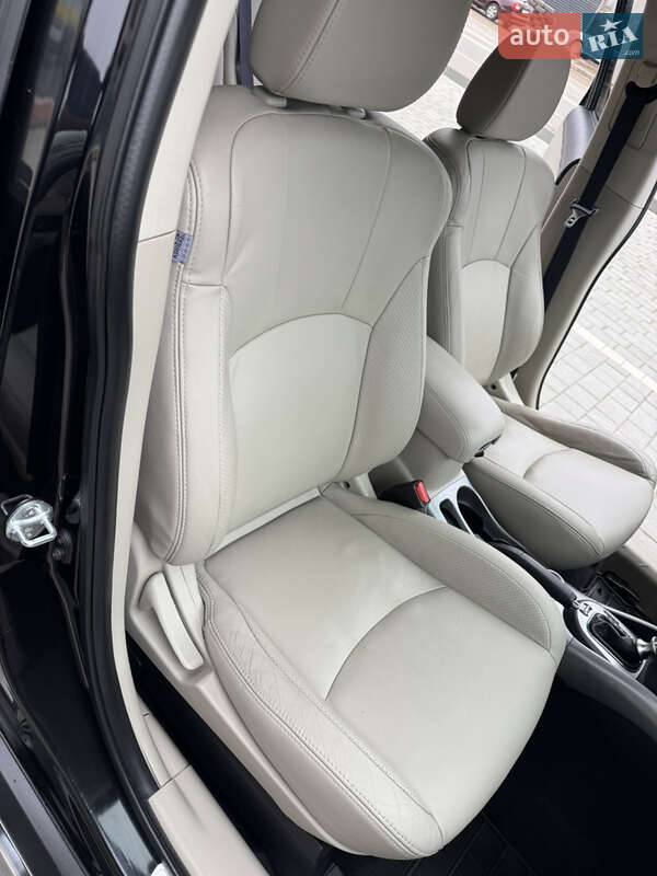 Позашляховик / Кросовер Mitsubishi Outlander XL 2011 в Івано-Франківську