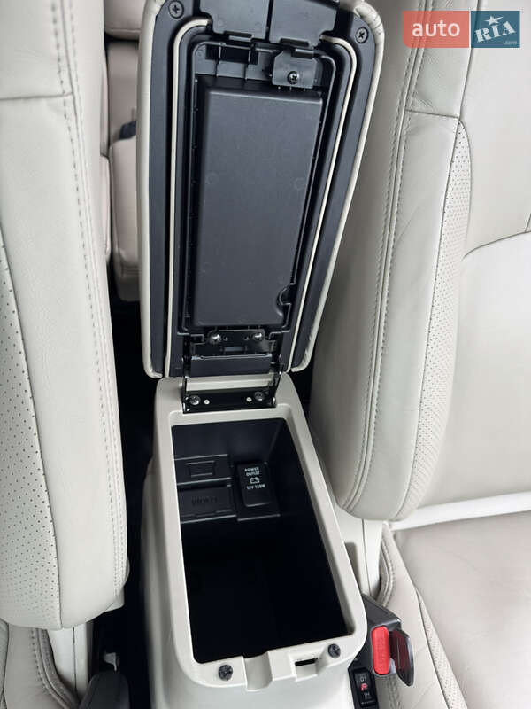 Позашляховик / Кросовер Mitsubishi Outlander XL 2011 в Івано-Франківську