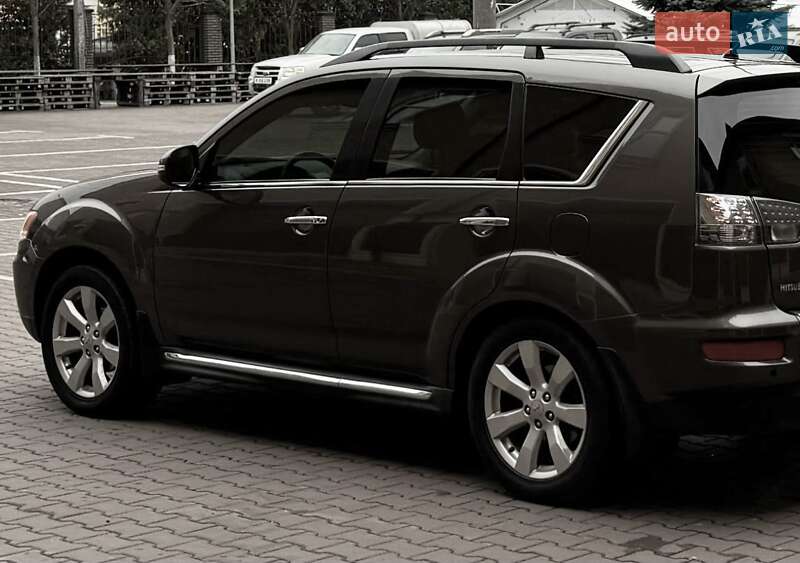 Внедорожник / Кроссовер Mitsubishi Outlander XL 2011 в Киеве