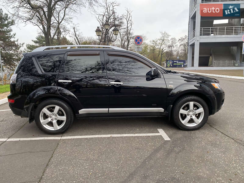 Позашляховик / Кросовер Mitsubishi Outlander XL 2008 в Одесі