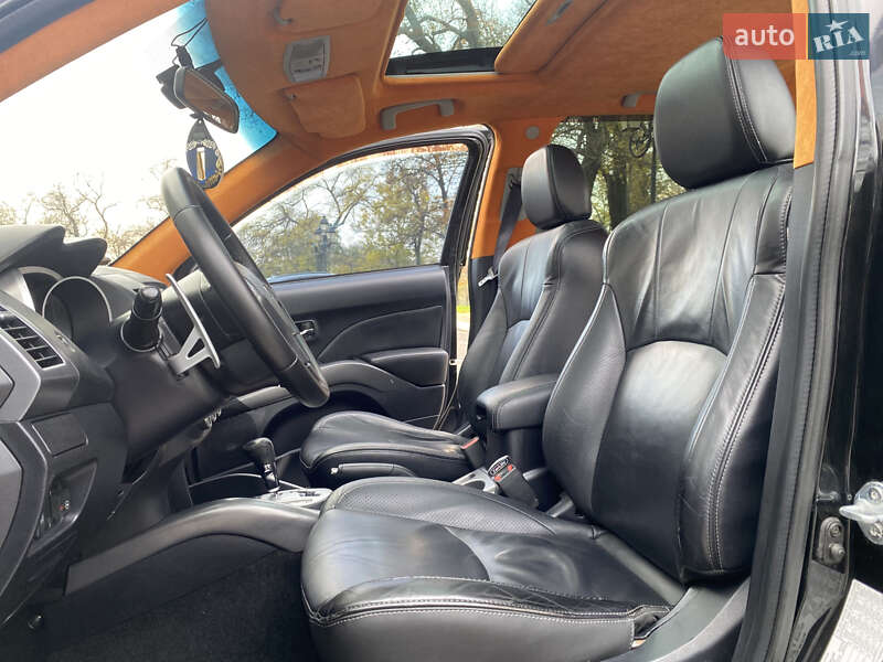 Позашляховик / Кросовер Mitsubishi Outlander XL 2008 в Одесі