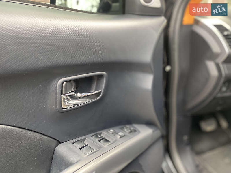 Позашляховик / Кросовер Mitsubishi Outlander XL 2008 в Одесі