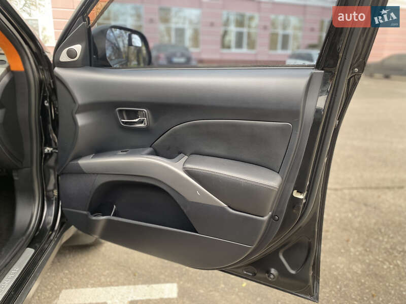 Позашляховик / Кросовер Mitsubishi Outlander XL 2008 в Одесі