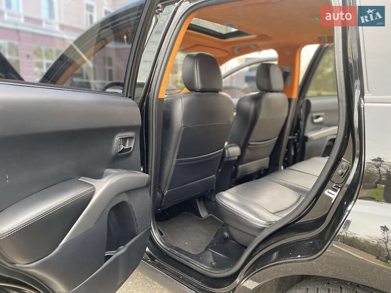 Позашляховик / Кросовер Mitsubishi Outlander XL 2008 в Одесі