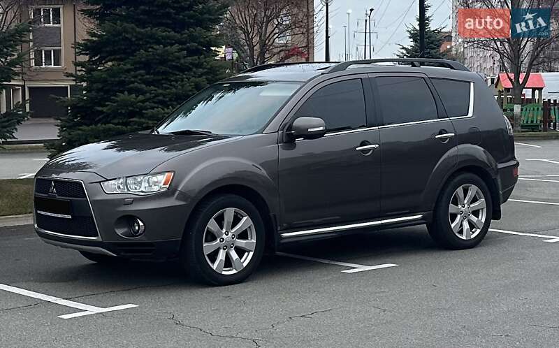 Внедорожник / Кроссовер Mitsubishi Outlander XL 2011 в Киеве