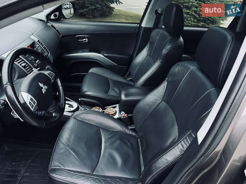 Внедорожник / Кроссовер Mitsubishi Outlander XL 2011 в Киеве