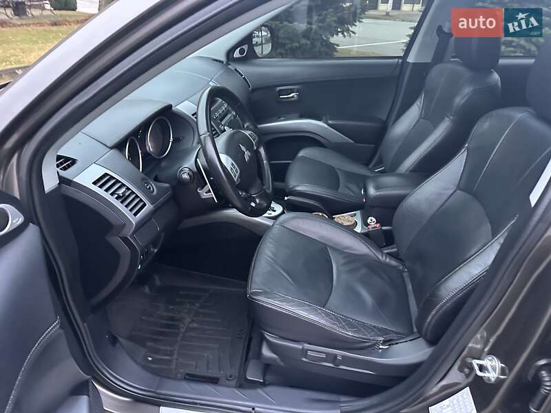 Внедорожник / Кроссовер Mitsubishi Outlander XL 2011 в Киеве