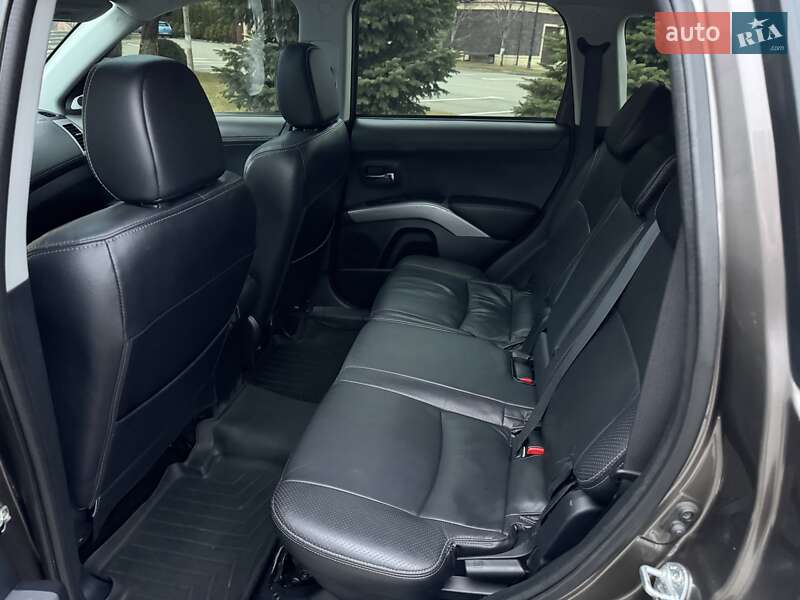 Внедорожник / Кроссовер Mitsubishi Outlander XL 2011 в Киеве