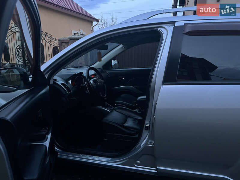 Внедорожник / Кроссовер Mitsubishi Outlander XL 2007 в Черновцах