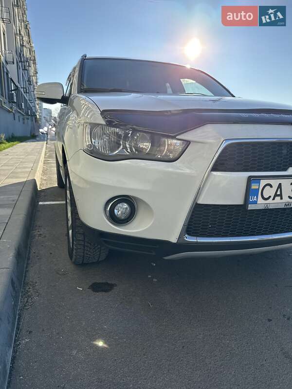 Позашляховик / Кросовер Mitsubishi Outlander XL 2011 в Черкасах