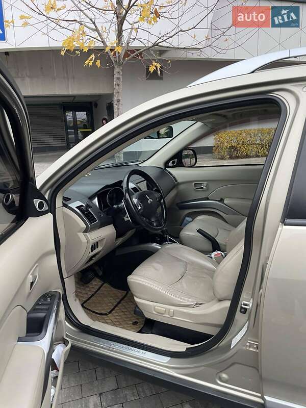 Позашляховик / Кросовер Mitsubishi Outlander XL 2008 в Києві