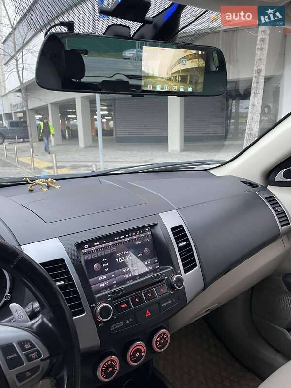 Позашляховик / Кросовер Mitsubishi Outlander XL 2008 в Києві