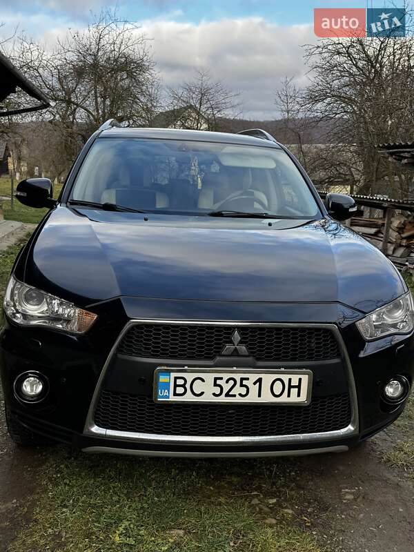 Внедорожник / Кроссовер Mitsubishi Outlander XL 2010 в Труханове
