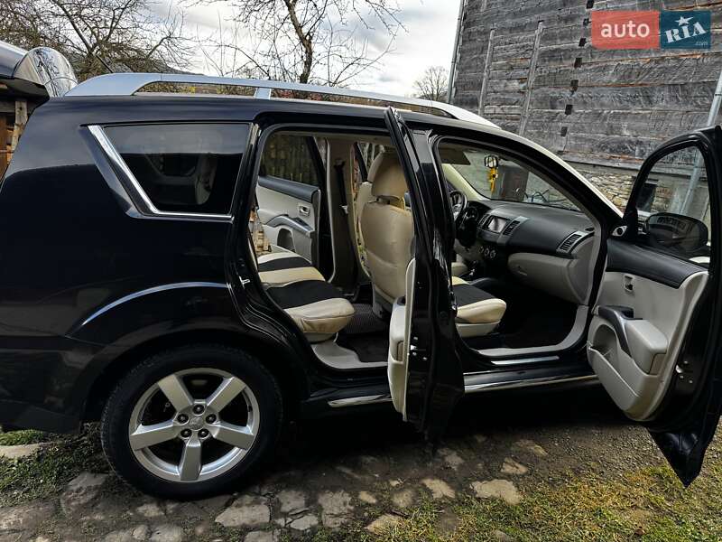 Внедорожник / Кроссовер Mitsubishi Outlander XL 2010 в Труханове