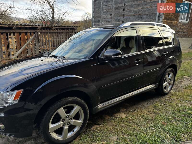 Внедорожник / Кроссовер Mitsubishi Outlander XL 2010 в Труханове