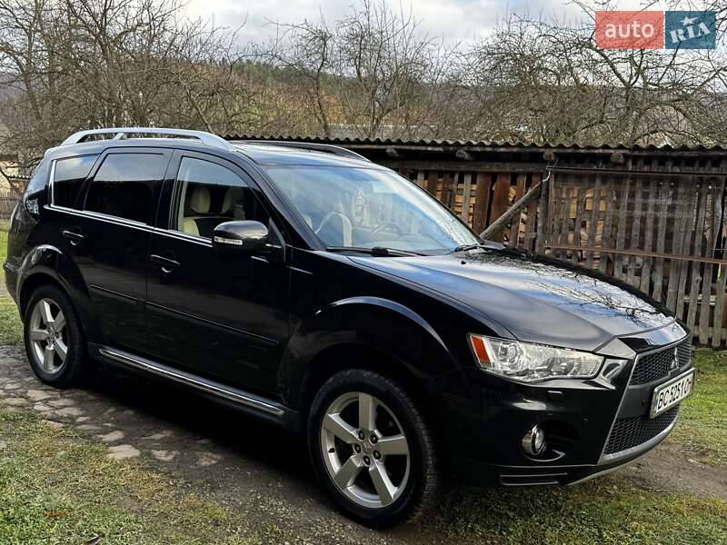 Внедорожник / Кроссовер Mitsubishi Outlander XL 2010 в Труханове