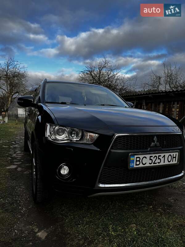 Внедорожник / Кроссовер Mitsubishi Outlander XL 2010 в Труханове