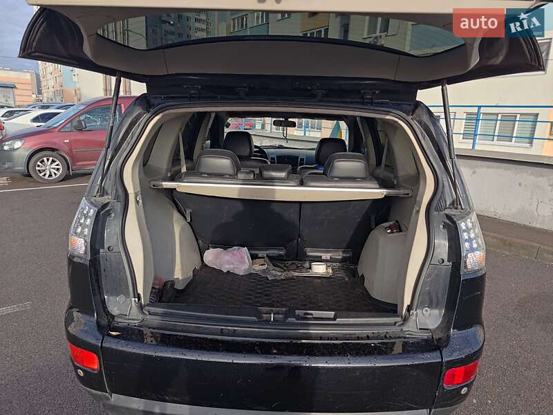 Внедорожник / Кроссовер Mitsubishi Outlander XL 2008 в Киеве