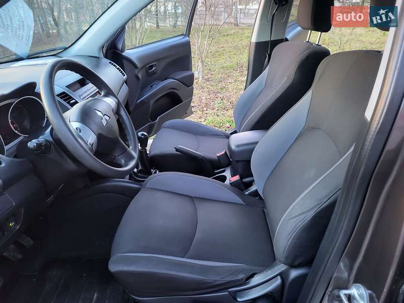 Внедорожник / Кроссовер Mitsubishi Outlander XL 2010 в Хмельницком