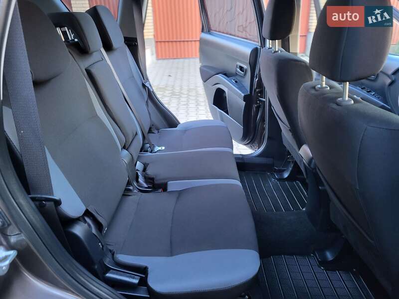 Внедорожник / Кроссовер Mitsubishi Outlander XL 2010 в Хмельницком