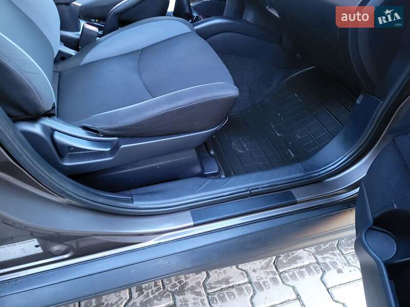 Внедорожник / Кроссовер Mitsubishi Outlander XL 2010 в Хмельницком