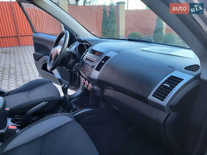 Внедорожник / Кроссовер Mitsubishi Outlander XL 2010 в Хмельницком