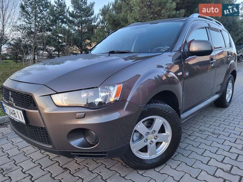 Внедорожник / Кроссовер Mitsubishi Outlander XL 2010 в Хмельницком