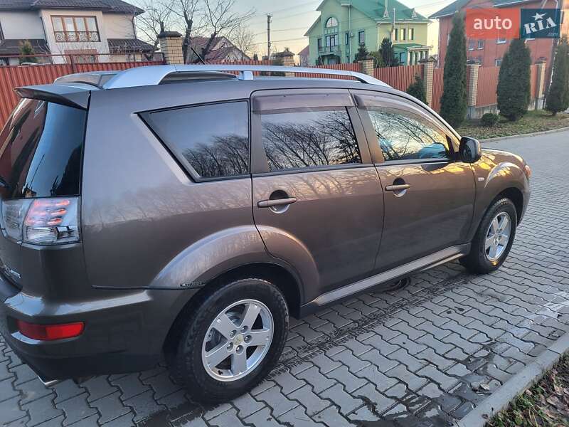 Внедорожник / Кроссовер Mitsubishi Outlander XL 2010 в Хмельницком