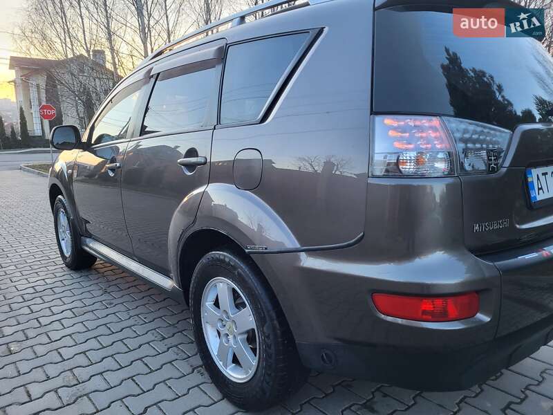 Внедорожник / Кроссовер Mitsubishi Outlander XL 2010 в Хмельницком