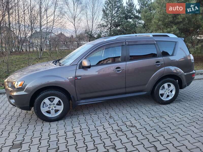 Внедорожник / Кроссовер Mitsubishi Outlander XL 2010 в Хмельницком