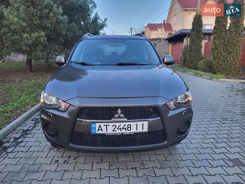 Внедорожник / Кроссовер Mitsubishi Outlander XL 2010 в Хмельницком