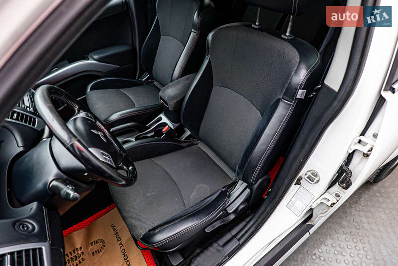 Внедорожник / Кроссовер Mitsubishi Outlander XL 2010 в Киеве фото 10 Внедорожник / Кроссовер Mitsubishi Outlander XL 2010 в Киеве