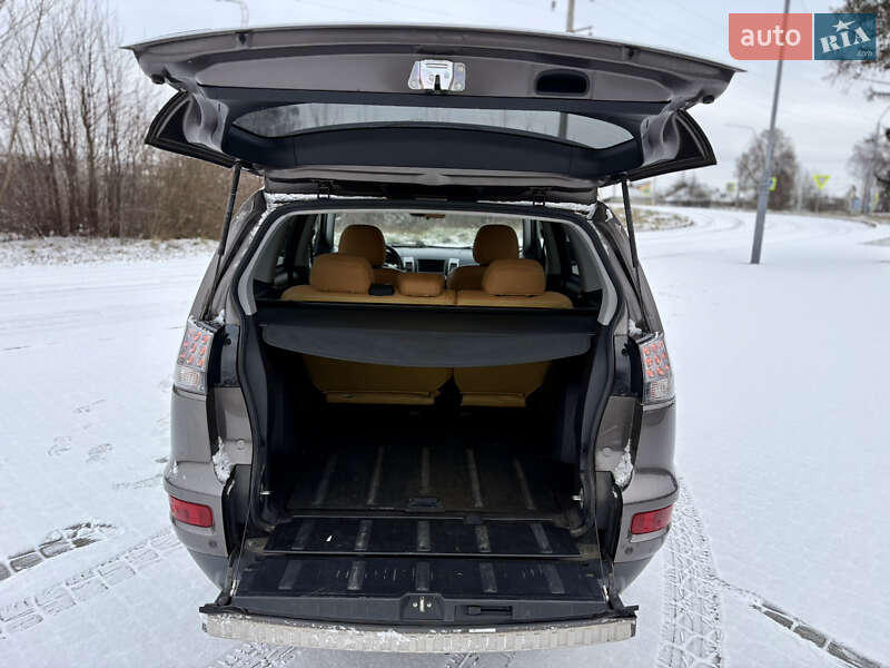 Внедорожник / Кроссовер Mitsubishi Outlander XL 2010 в Староконстантинове