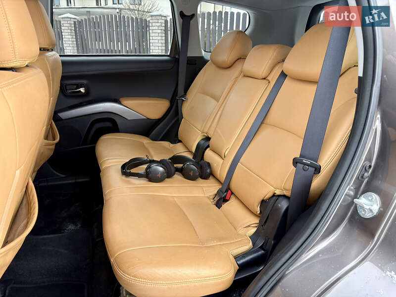 Внедорожник / Кроссовер Mitsubishi Outlander XL 2010 в Староконстантинове