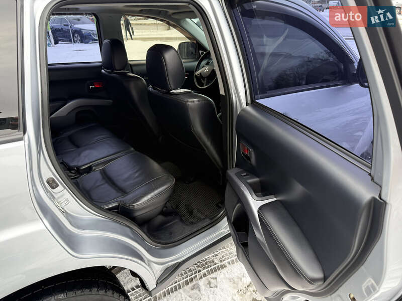 Внедорожник / Кроссовер Mitsubishi Outlander XL 2007 в Киеве