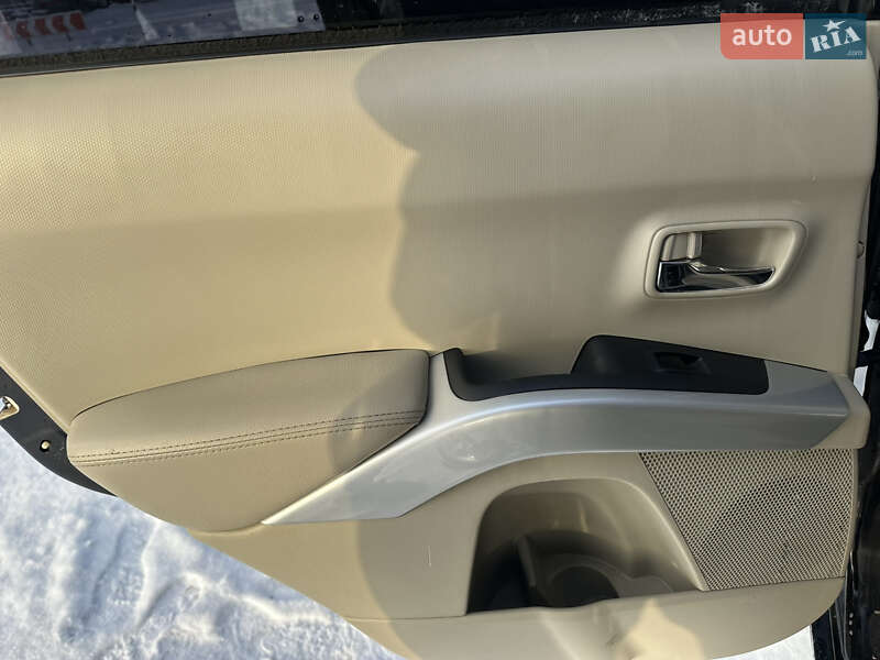 Внедорожник / Кроссовер Mitsubishi Outlander XL 2007 в Лебедине