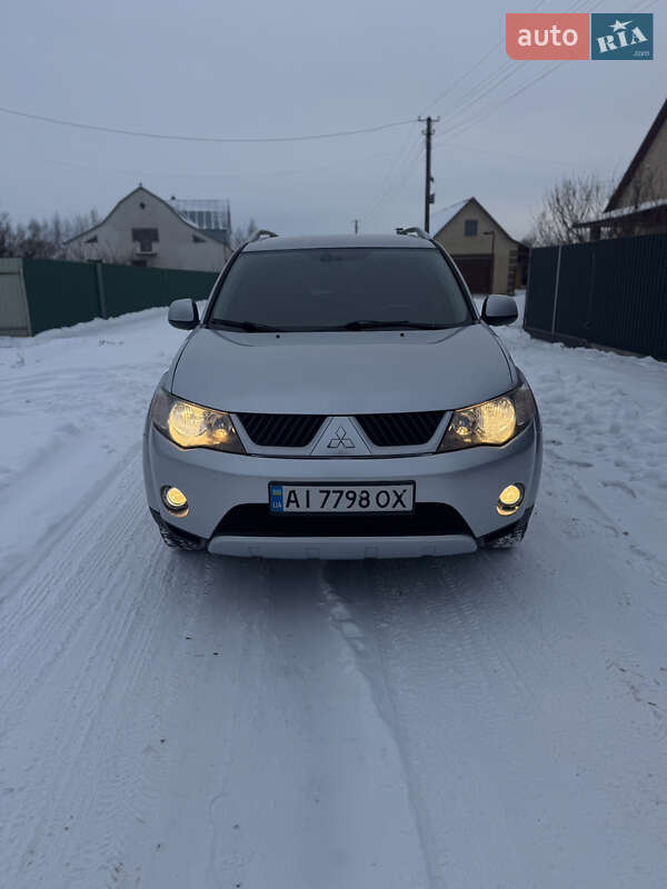 Позашляховик / Кросовер Mitsubishi Outlander XL 2008 в Броварах