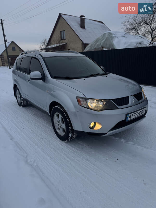 Позашляховик / Кросовер Mitsubishi Outlander XL 2008 в Броварах