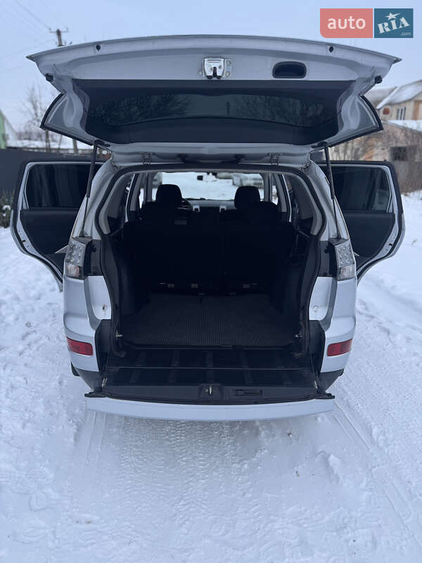 Позашляховик / Кросовер Mitsubishi Outlander XL 2008 в Броварах