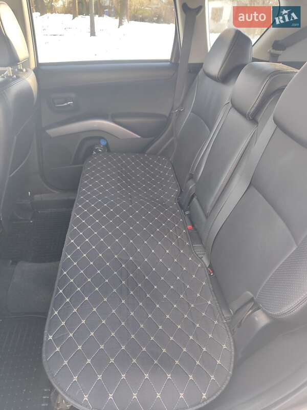 Внедорожник / Кроссовер Mitsubishi Outlander XL 2010 в Львове