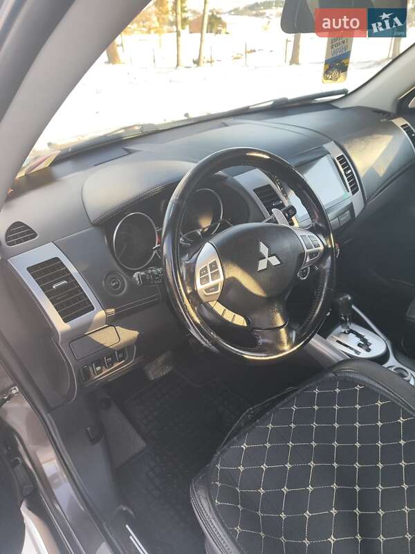 Внедорожник / Кроссовер Mitsubishi Outlander XL 2010 в Львове
