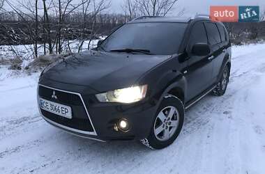 Позашляховик / Кросовер Mitsubishi Outlander XL 2010 в Чернівцях