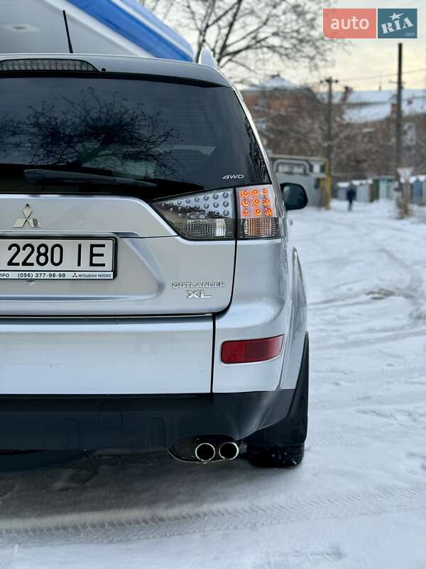 Внедорожник / Кроссовер Mitsubishi Outlander XL 2007 в Днепре