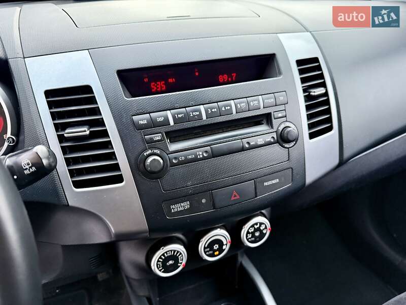 Внедорожник / Кроссовер Mitsubishi Outlander XL 2007 в Днепре