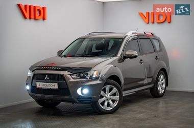 Позашляховик / Кросовер Mitsubishi Outlander XL 2010 в Києві