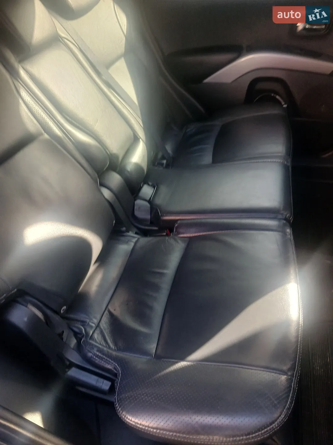 2010 Mitsubishi Outlander - мініатюра 16